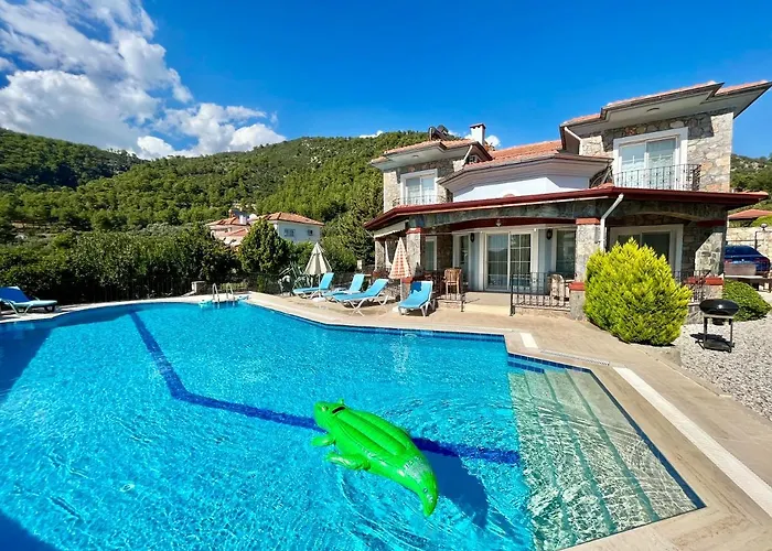 4 Bedroom - 3 Bathroom - 8 Person, Private Pool - Private 1000M2 Garden, Detached Villas, Unlimited Wifi - Free Parking