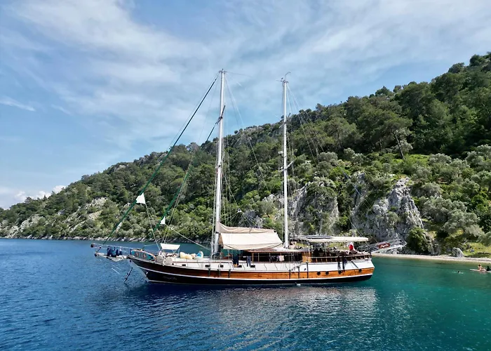 Hayat Bu, Boot