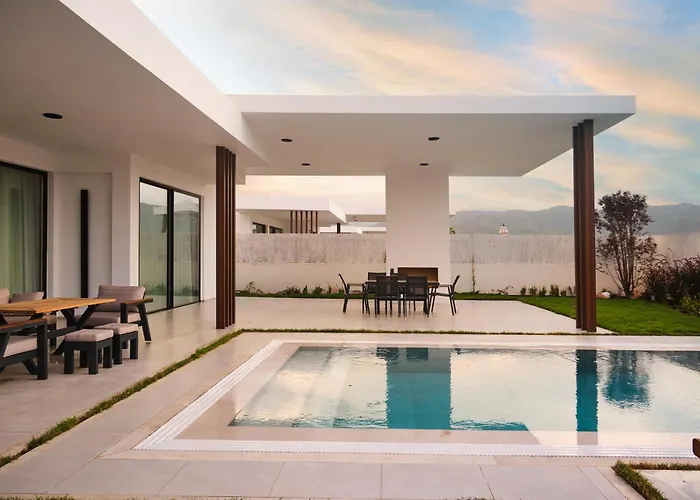 Ashta Suites / Color Block