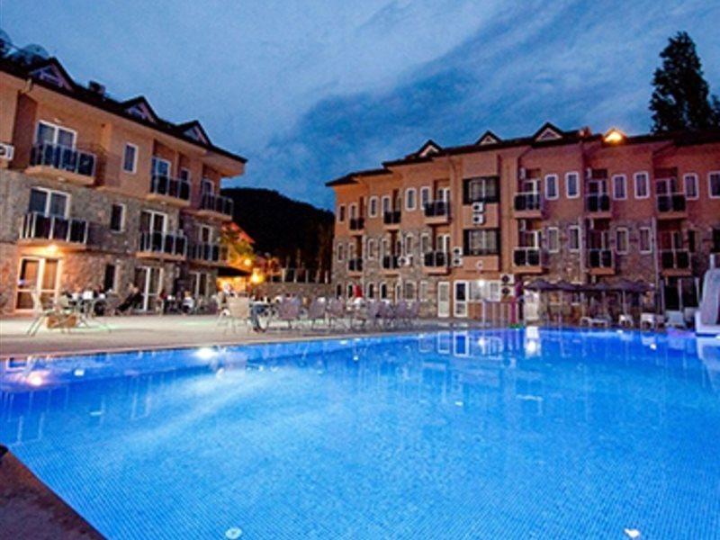 Flora Palm Hotel