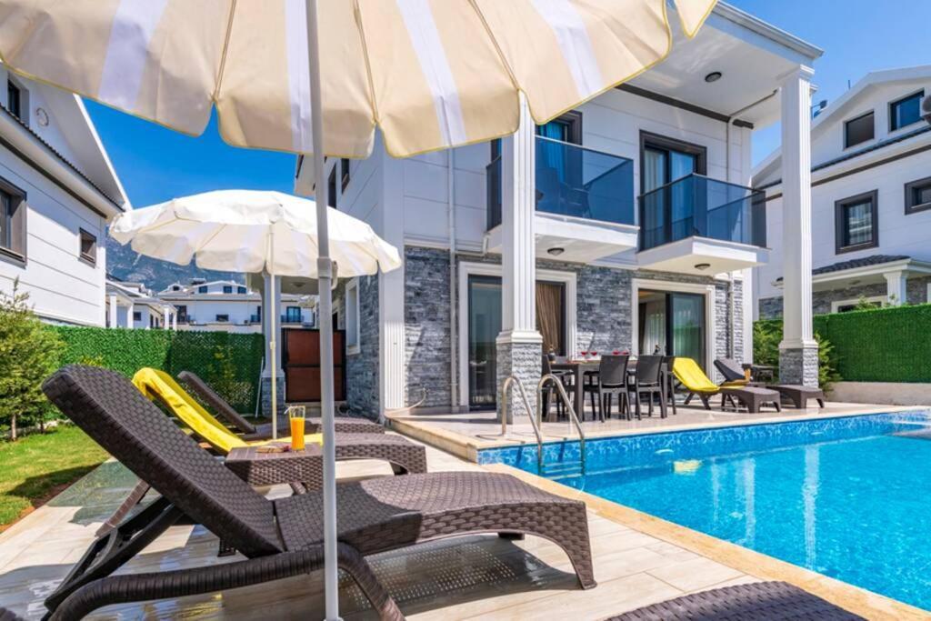 Villa Violet - 4 Bedroom Holiday Villa In Oeluedeniz
