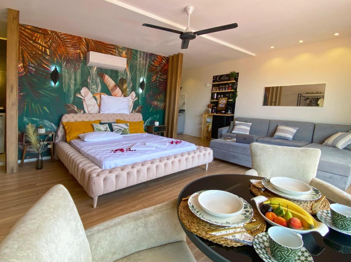 Villa Jakuzili Havuzlu Tropical Balayi Temali Lux *