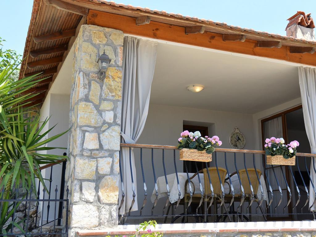 Sundial Hotel & Restaurant *
