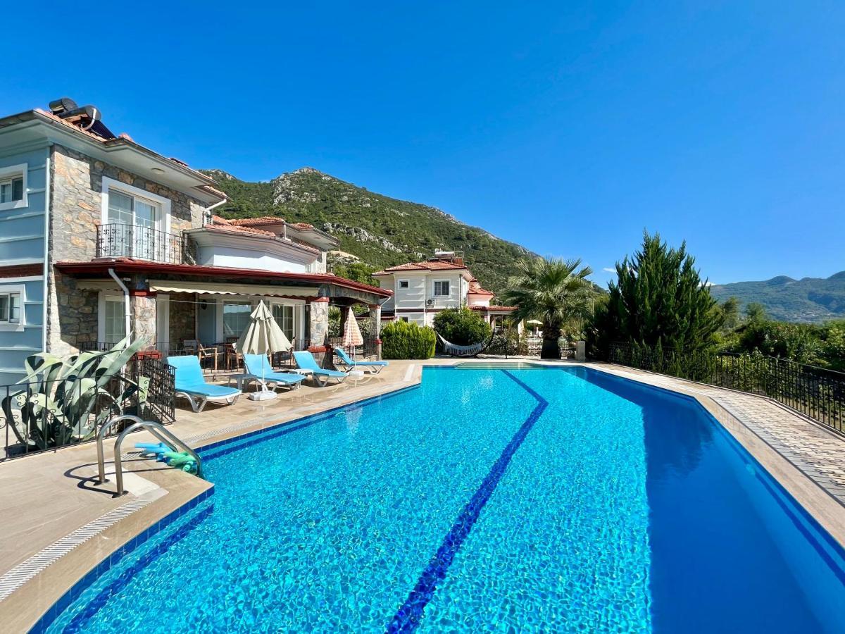 Villa 4 Bedroom - 3 Bathroom - 8 Person, Private Pool - Private 1000m2 Garden, Detached Villas, Unlimited Wifi - Free Parking *