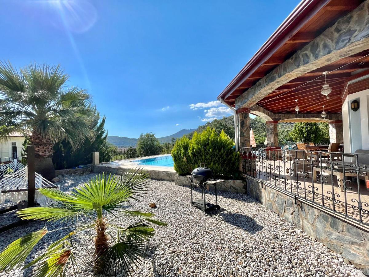 Villa 4 Bedroom - 3 Bathroom - 8 Person, Private Pool - Private 1000m2 Garden, Detached Villas, Unlimited Wifi - Free Parking