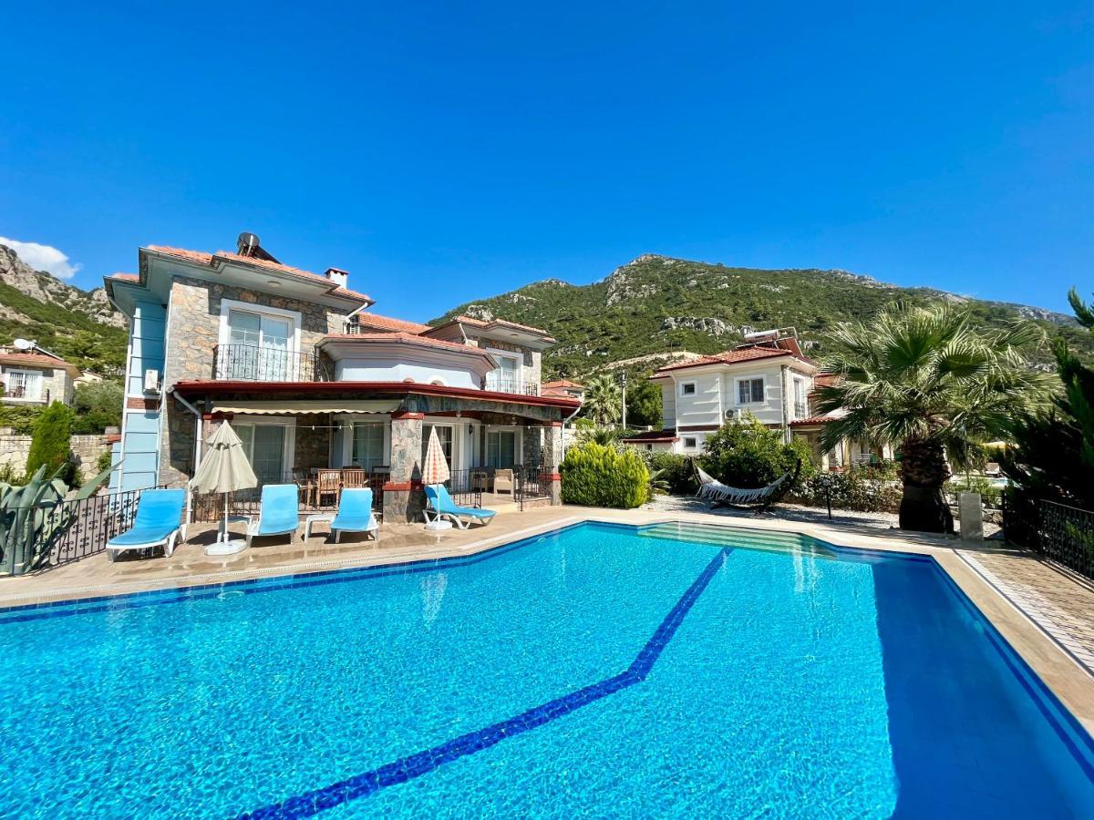 4 Bedroom - 3 Bathroom - 8 Person, Private Pool - Private 1000m2 Garden, Detached Villas, Unlimited Wifi - Free Parking Villa *