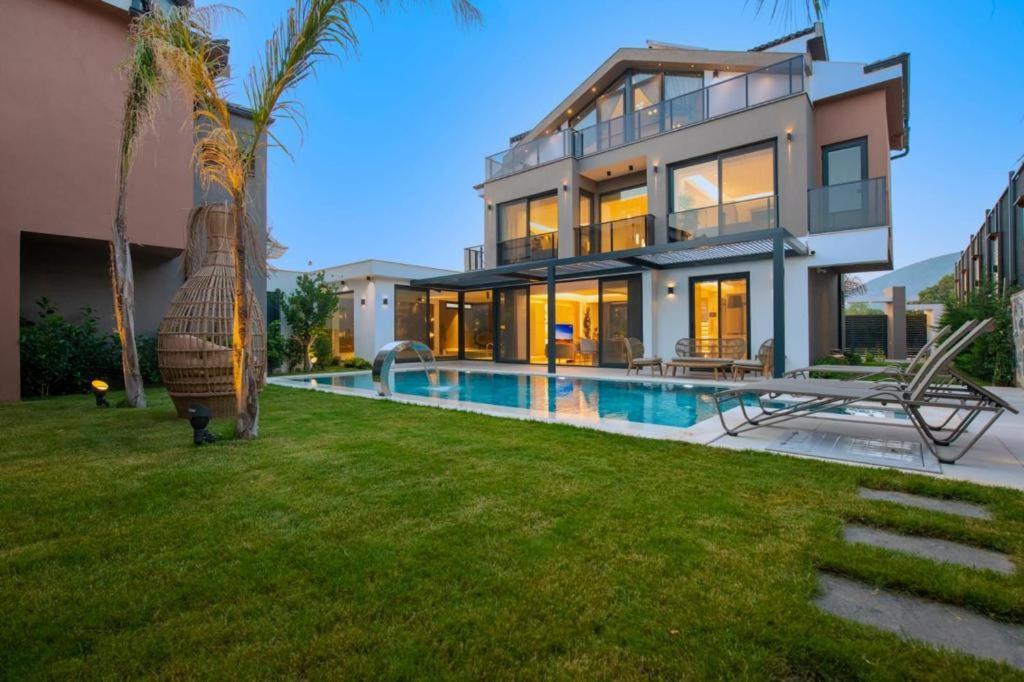 Luxury And Special Design In Hisaroenue Center -villa Bling Premium Villa