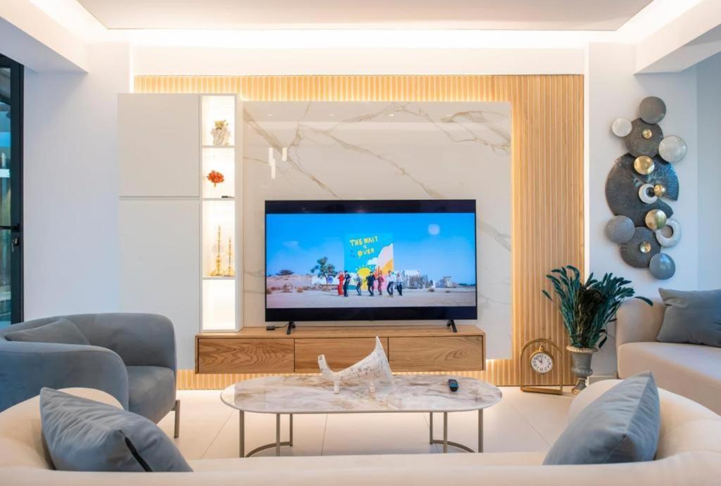 Luxury And Special Design In Hisaroenue Center -villa Bling Premium