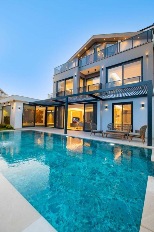 Luxury And Special Design In Hisaroenue Center -villa Bling Premium Villa *