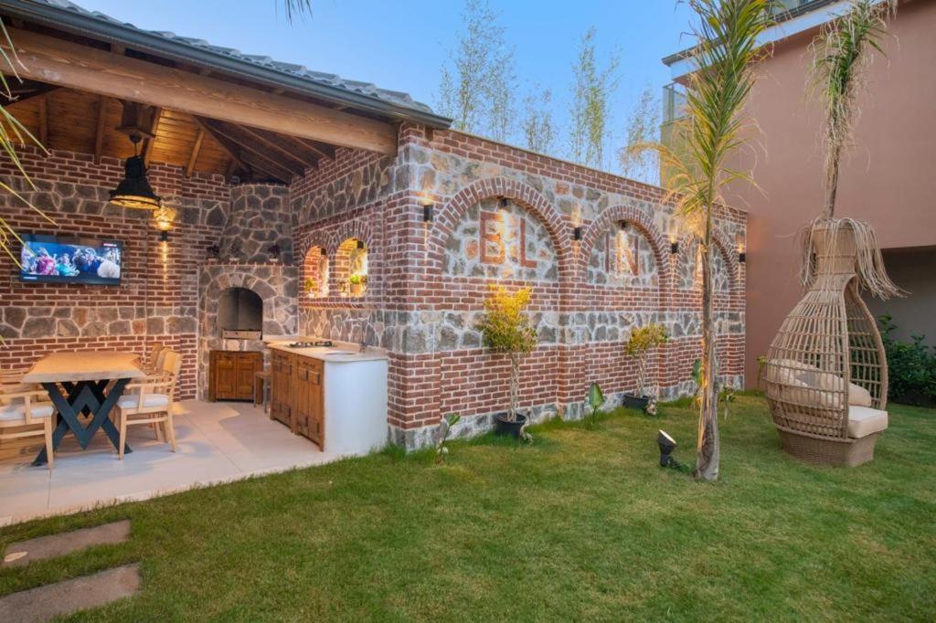 Luxury And Special Design In Hisaroenue Center -villa Bling Premium Villa