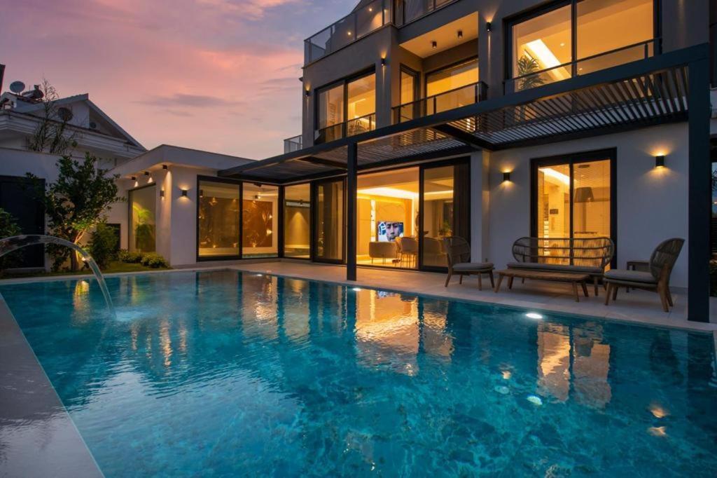 Luxury And Special Design In Hisaroenue Center -villa Bling Premium Villa *