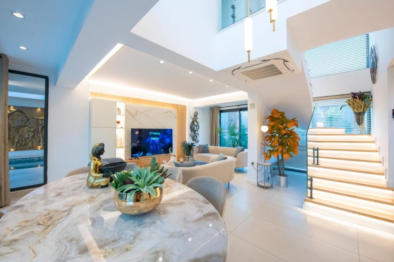 Villa Luxury And Special Design In Hisaroenue Center -villa Bling Premium