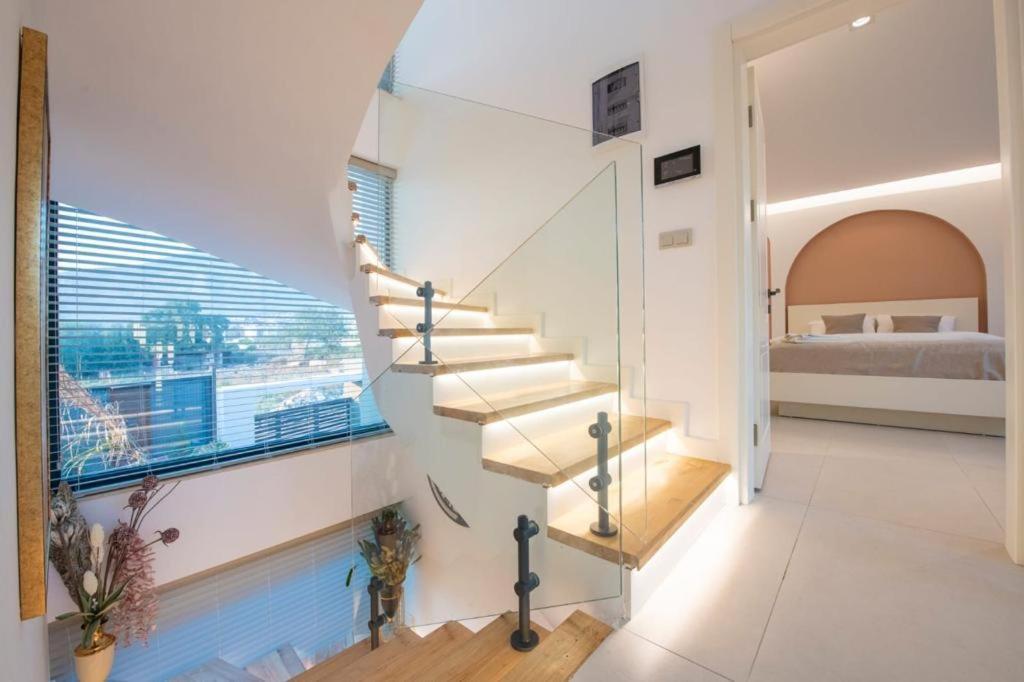 Luxury And Special Design In Hisaroenue Center -villa Bling Premium Villa *