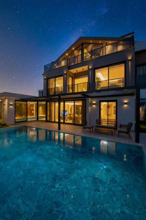 Luxury And Special Design In Hisaroenue Center -villa Bling Premium Villa