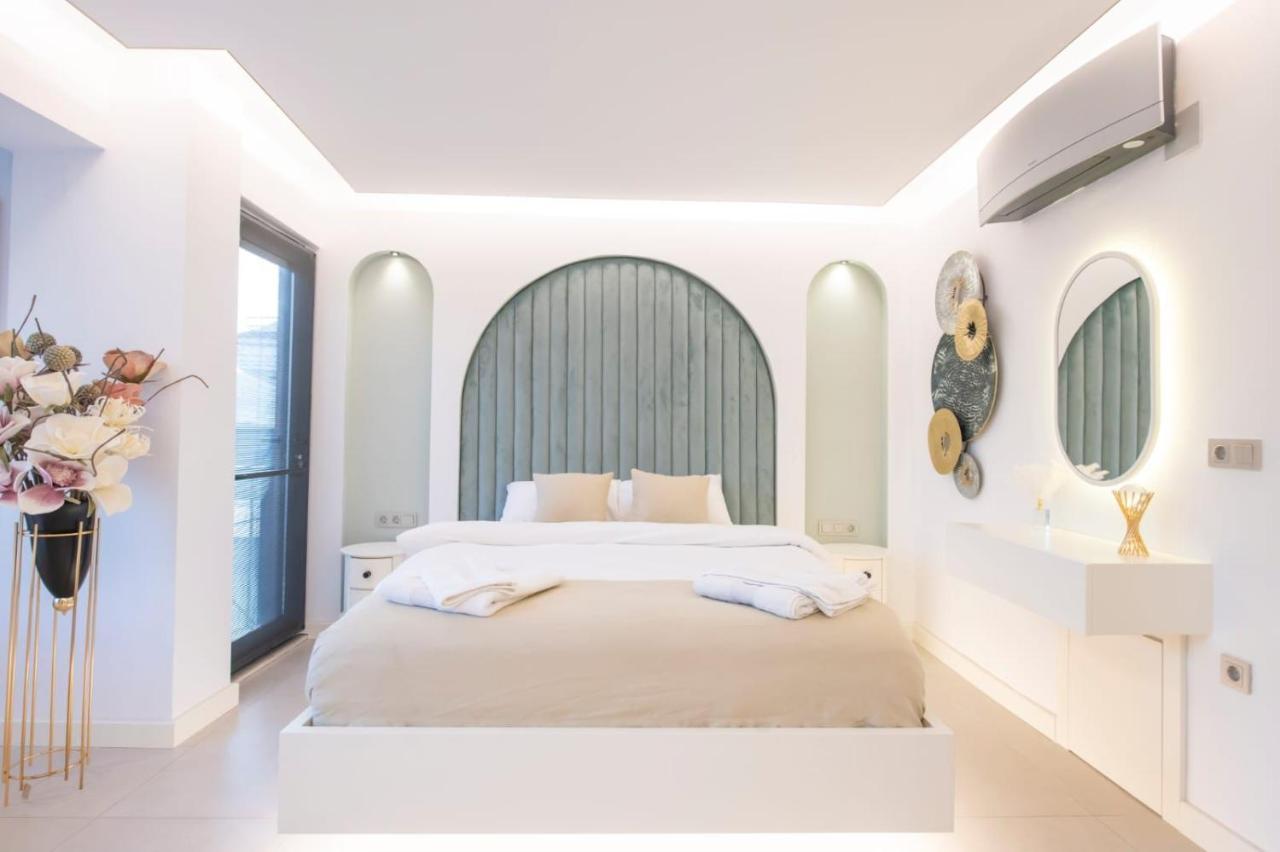Villa Luxury And Special Design In Hisaroenue Center -villa Bling Premium *