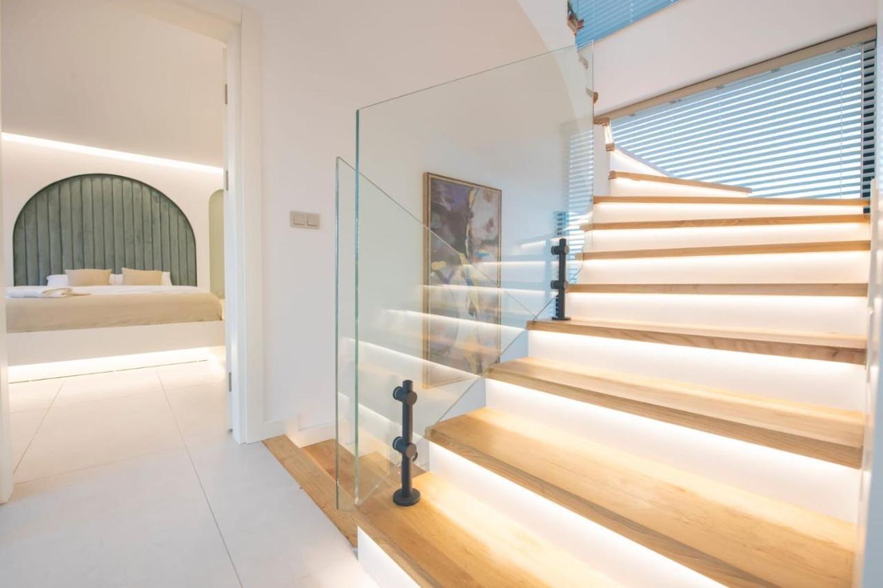 Luxury And Special Design In Hisaroenue Center -villa Bling Premium Villa
