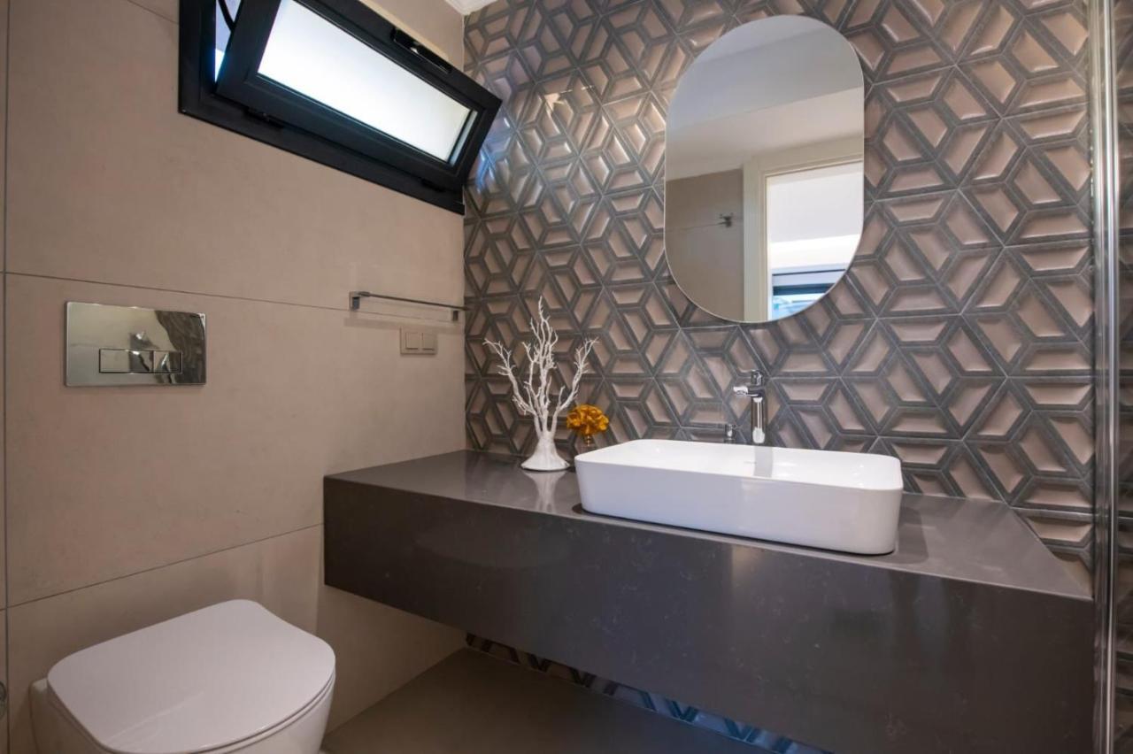 Luxury And Special Design In Hisaroenue Center -villa Bling Premium Villa