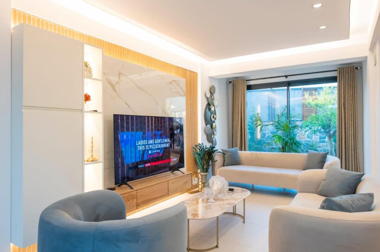 Villa Luxury And Special Design In Hisaroenue Center -villa Bling Premium *