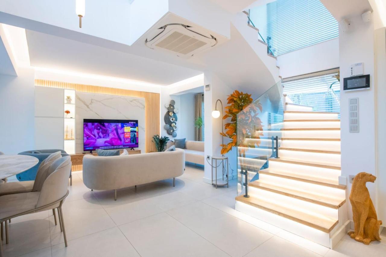 Luxury And Special Design In Hisaroenue Center -villa Bling Premium Villa *