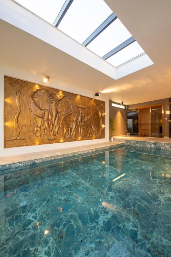 Luxury And Special Design In Hisaroenue Center -villa Bling Premium Villa