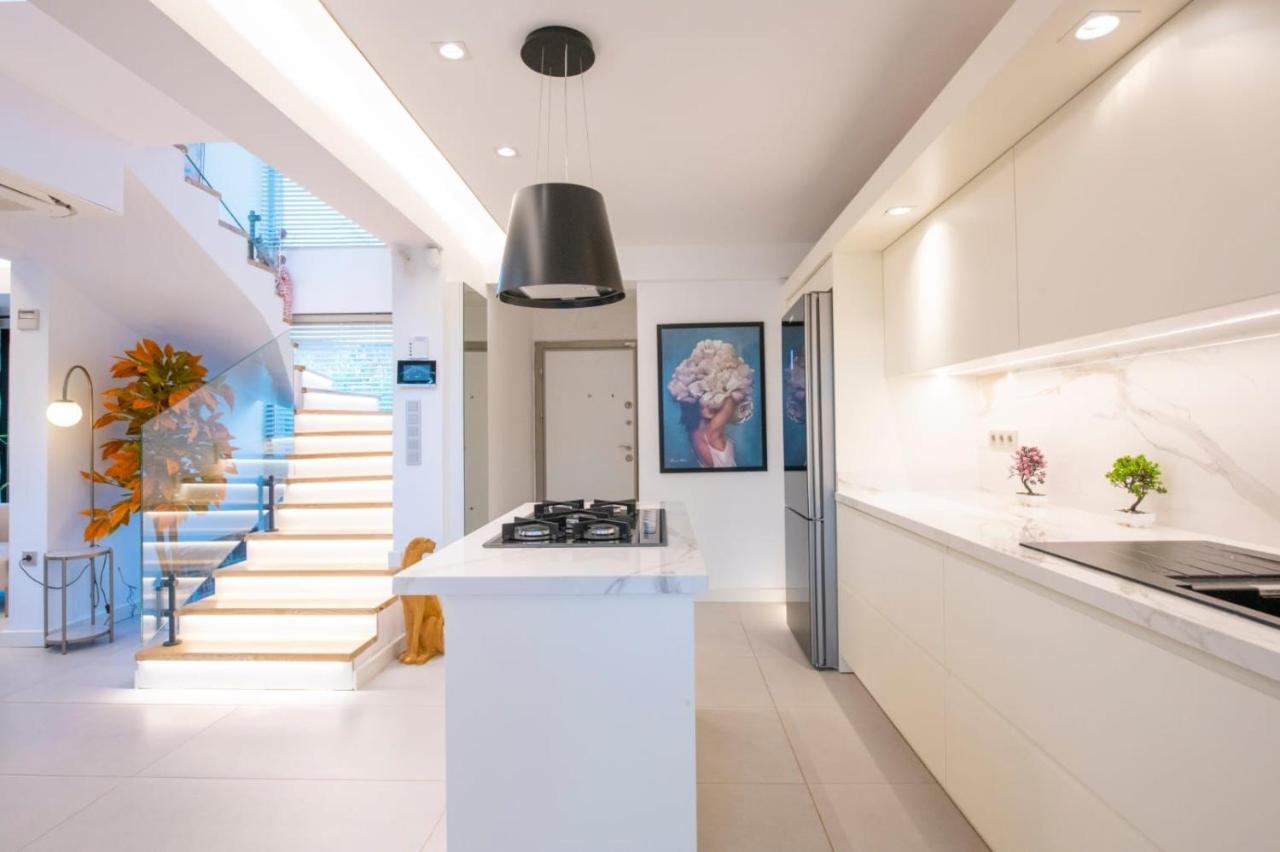 Luxury And Special Design In Hisaroenue Center -villa Bling Premium Villa *