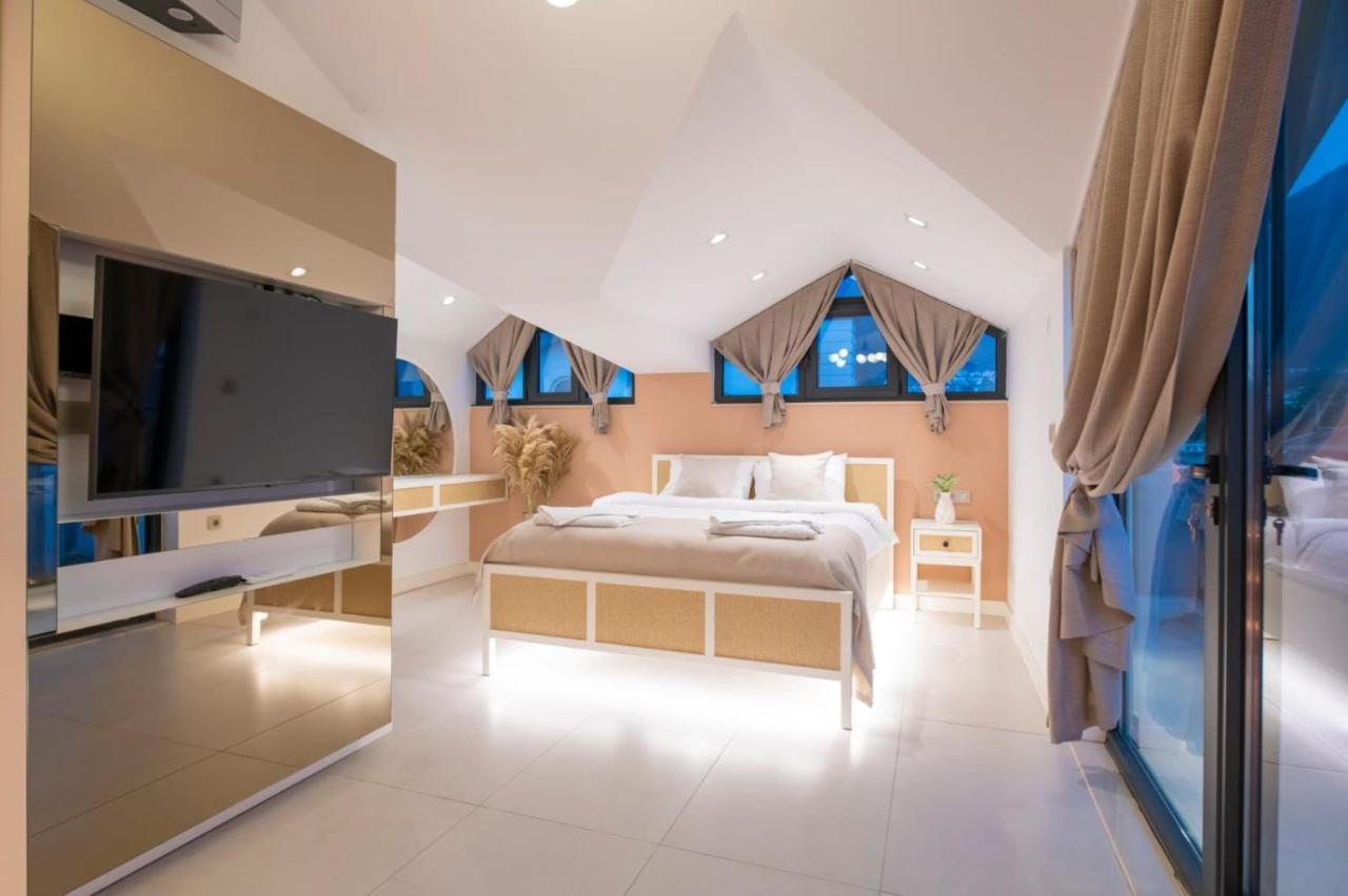 Luxury And Special Design In Hisaroenue Center -villa Bling Premium Villa