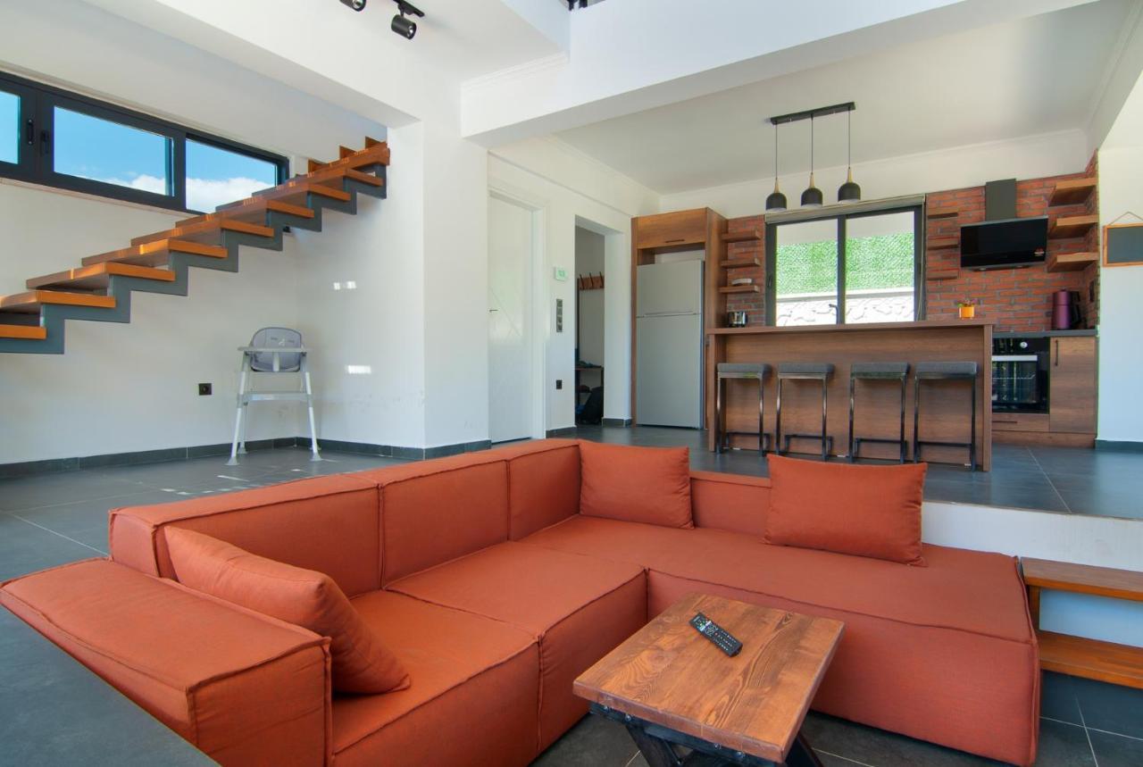 Villa Marvelous With Pool And Jacuzzi In *