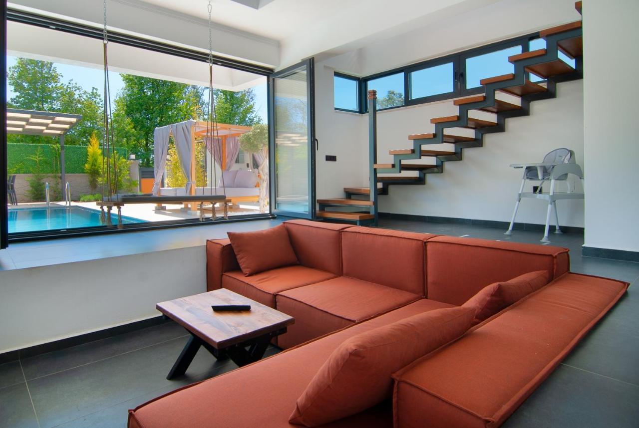 Marvelous With Pool And Jacuzzi In Villa *