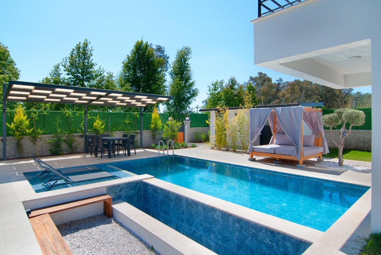 Marvelous With Pool And Jacuzzi In Villa Fethiye