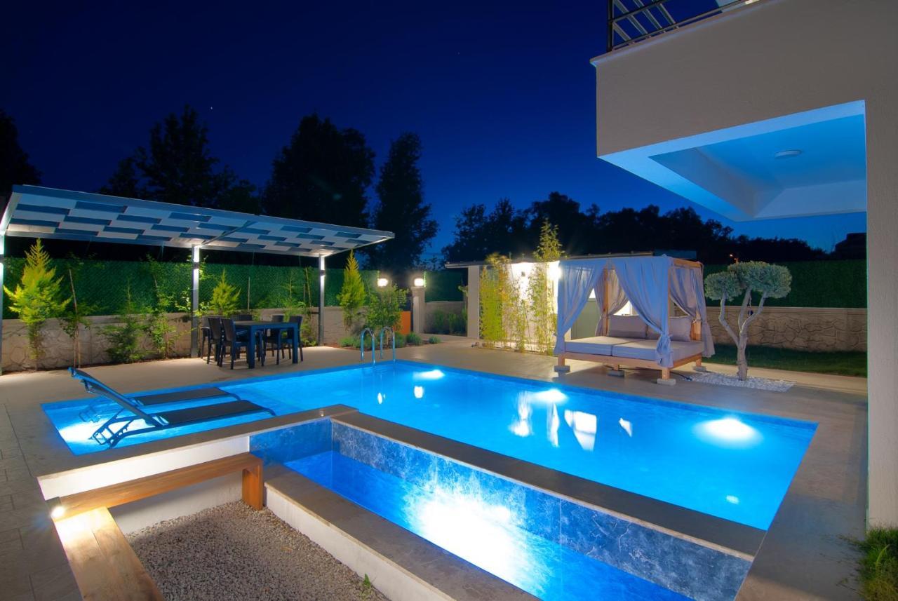 Marvelous With Pool And Jacuzzi In Villa Fethiye