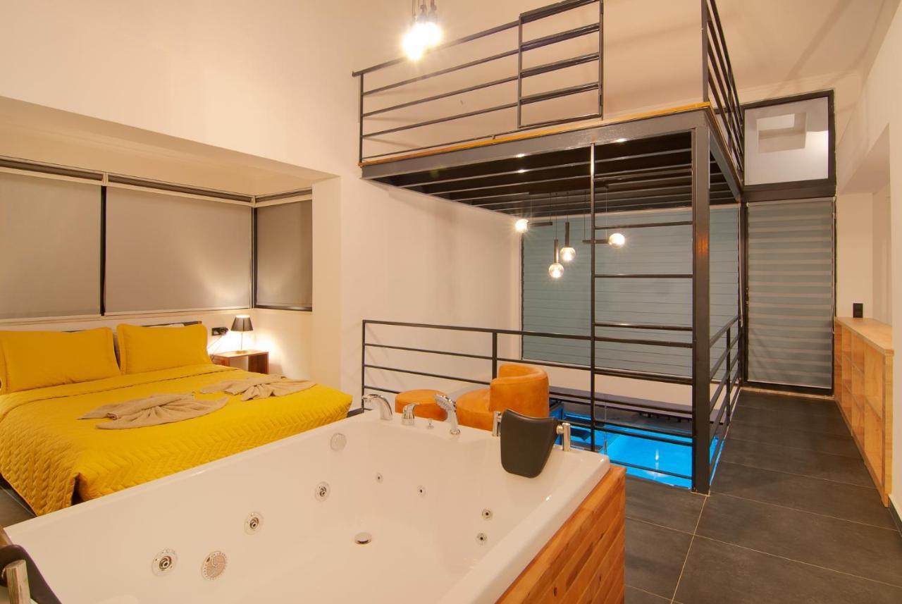 Marvelous With Pool And Jacuzzi In