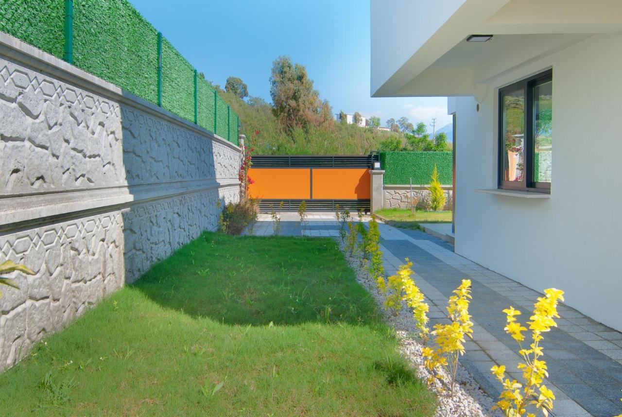 Villa Marvelous With Pool And Jacuzzi In *