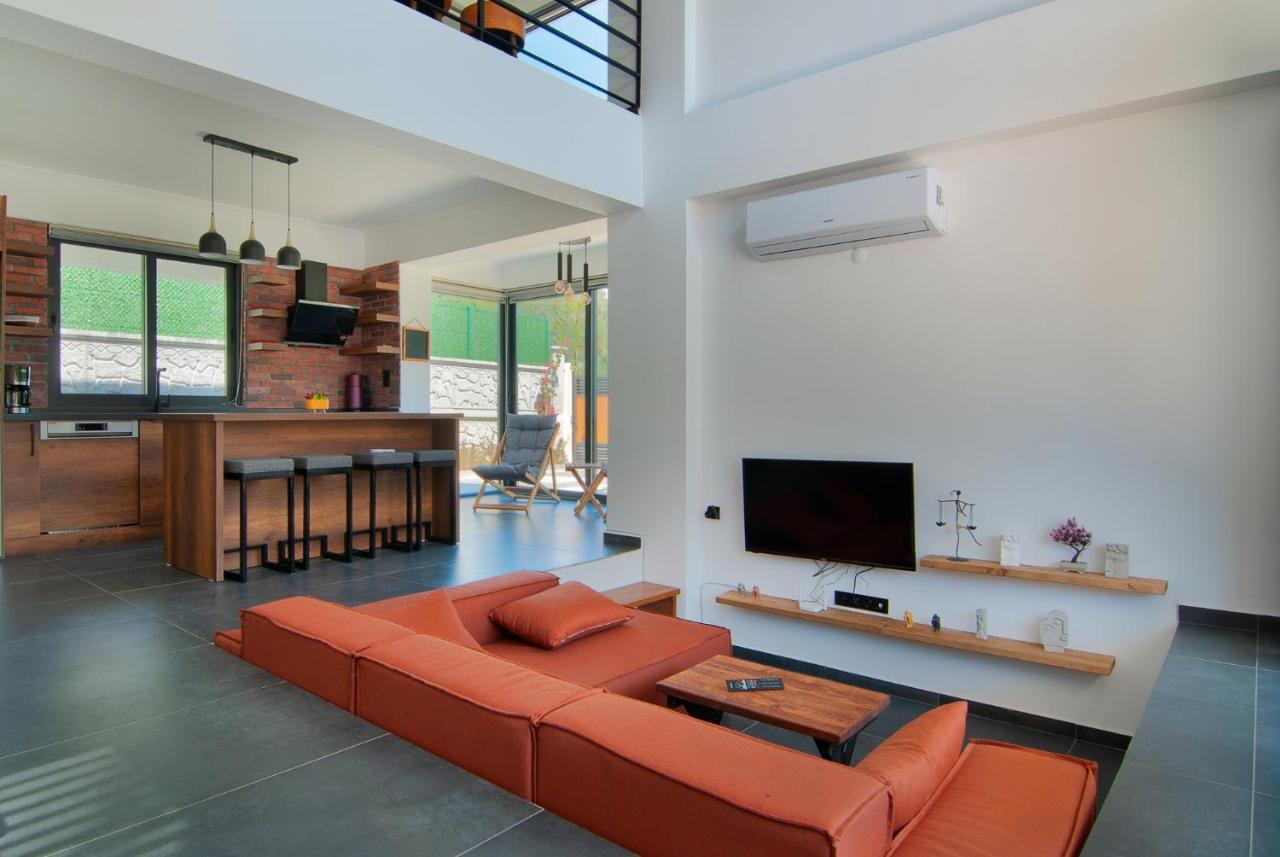 Marvelous With Pool And Jacuzzi In Villa Fethiye