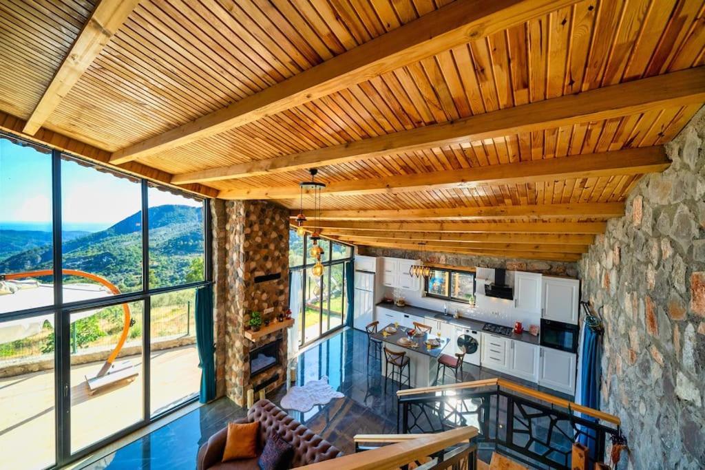 Mariana Villa