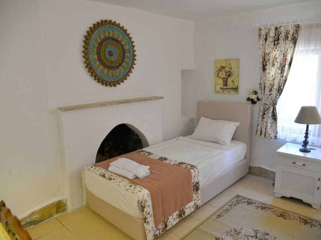 Sundial Hotel & Restaurant *
