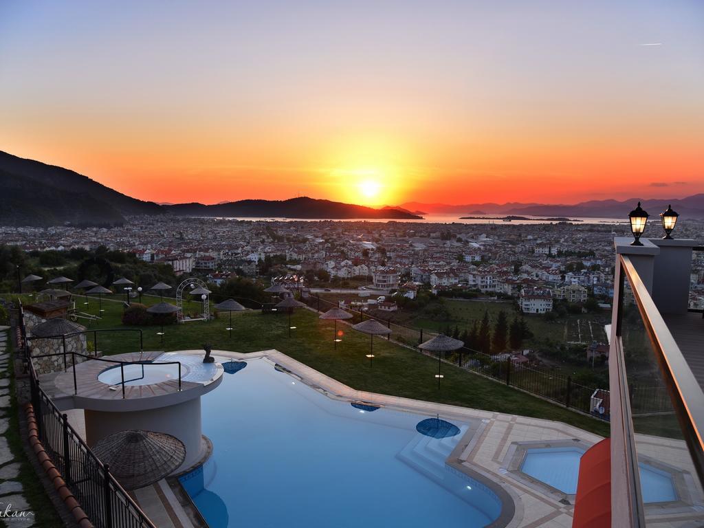 Sundial Hotel & Restaurant *