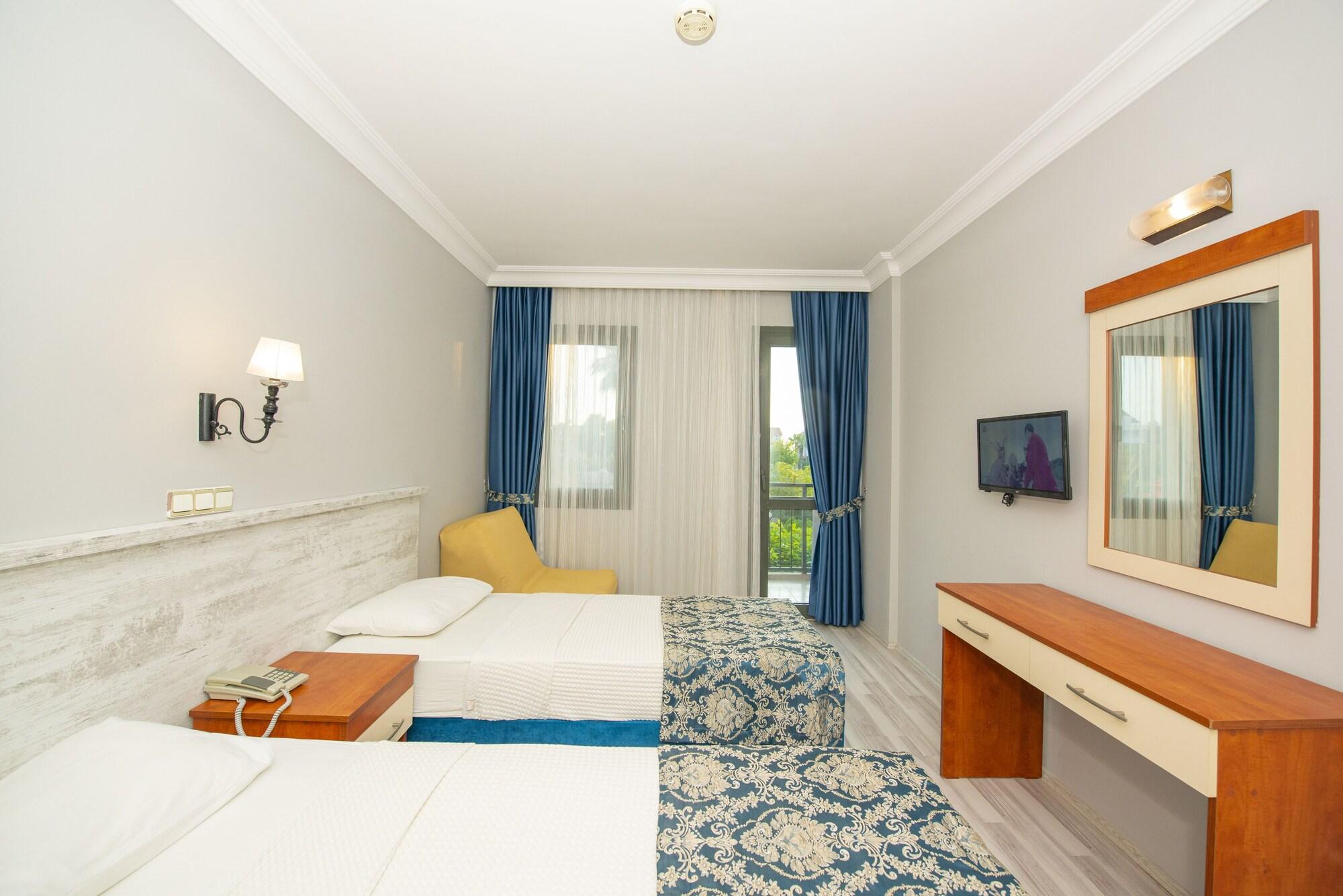 Golden Moon 3*