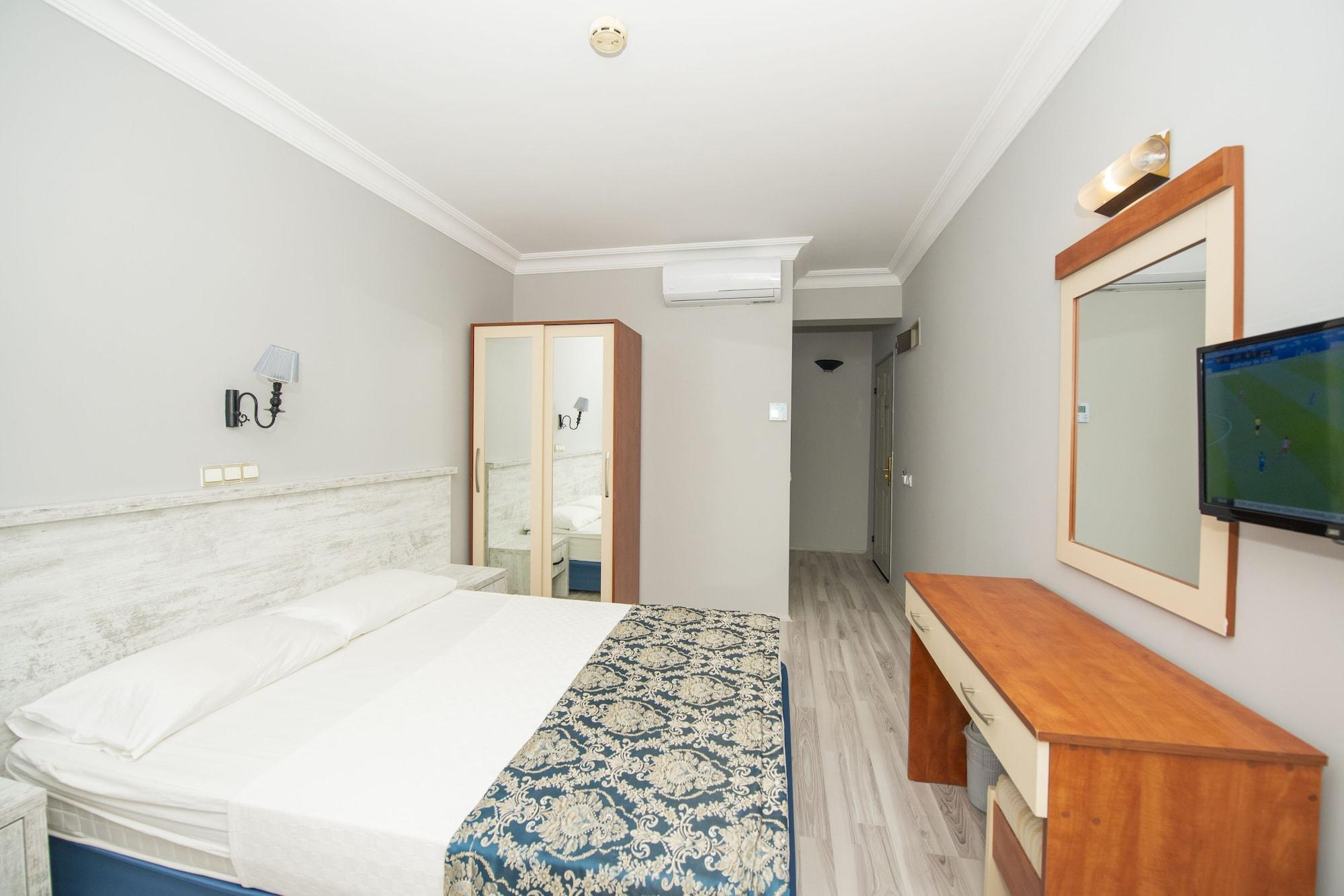Golden Moon 3*