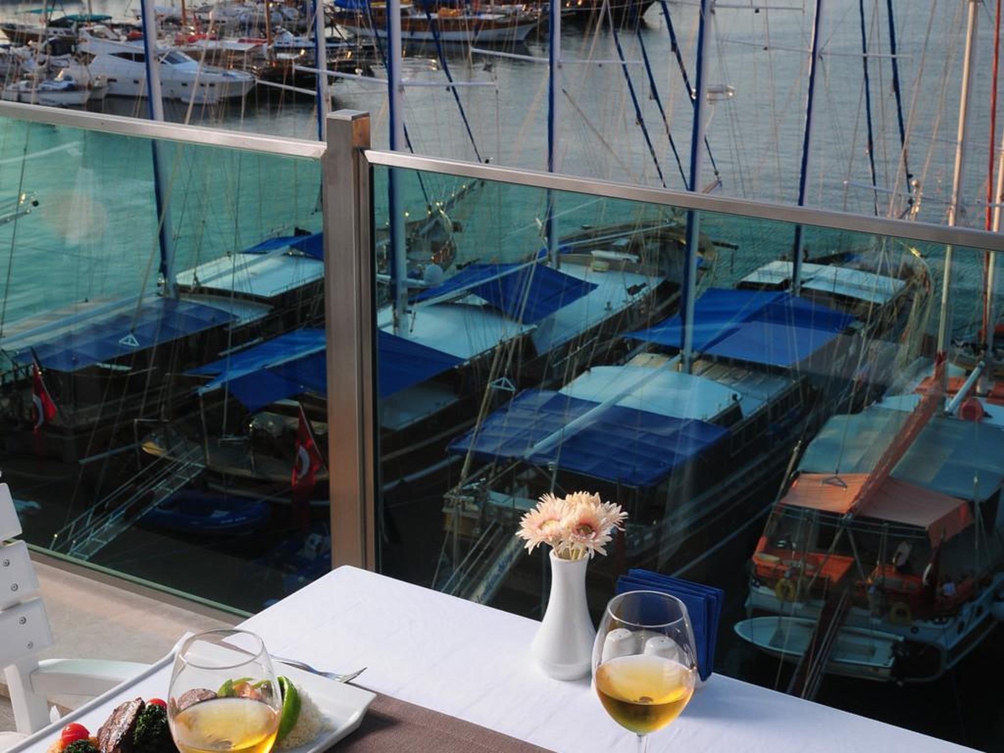 Alesta Yacht 4*