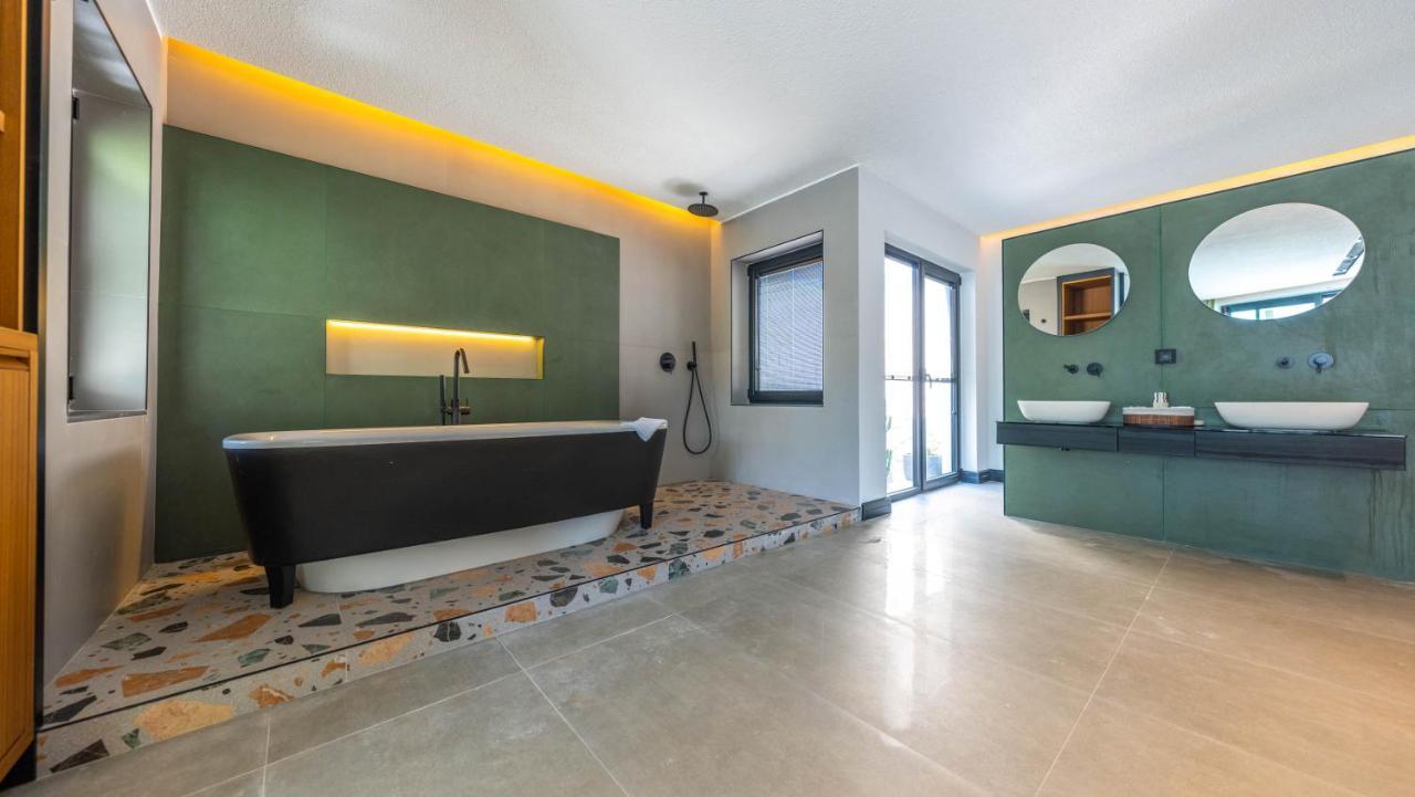 Azize Villa *