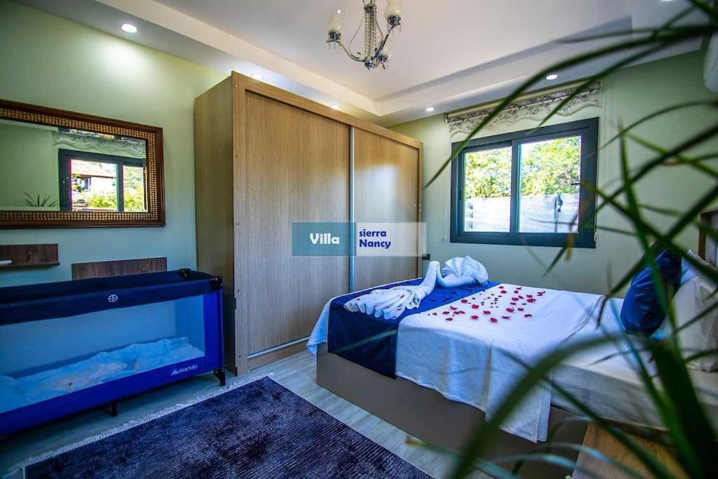 Tam Korunakli 'kayakoey' Villa