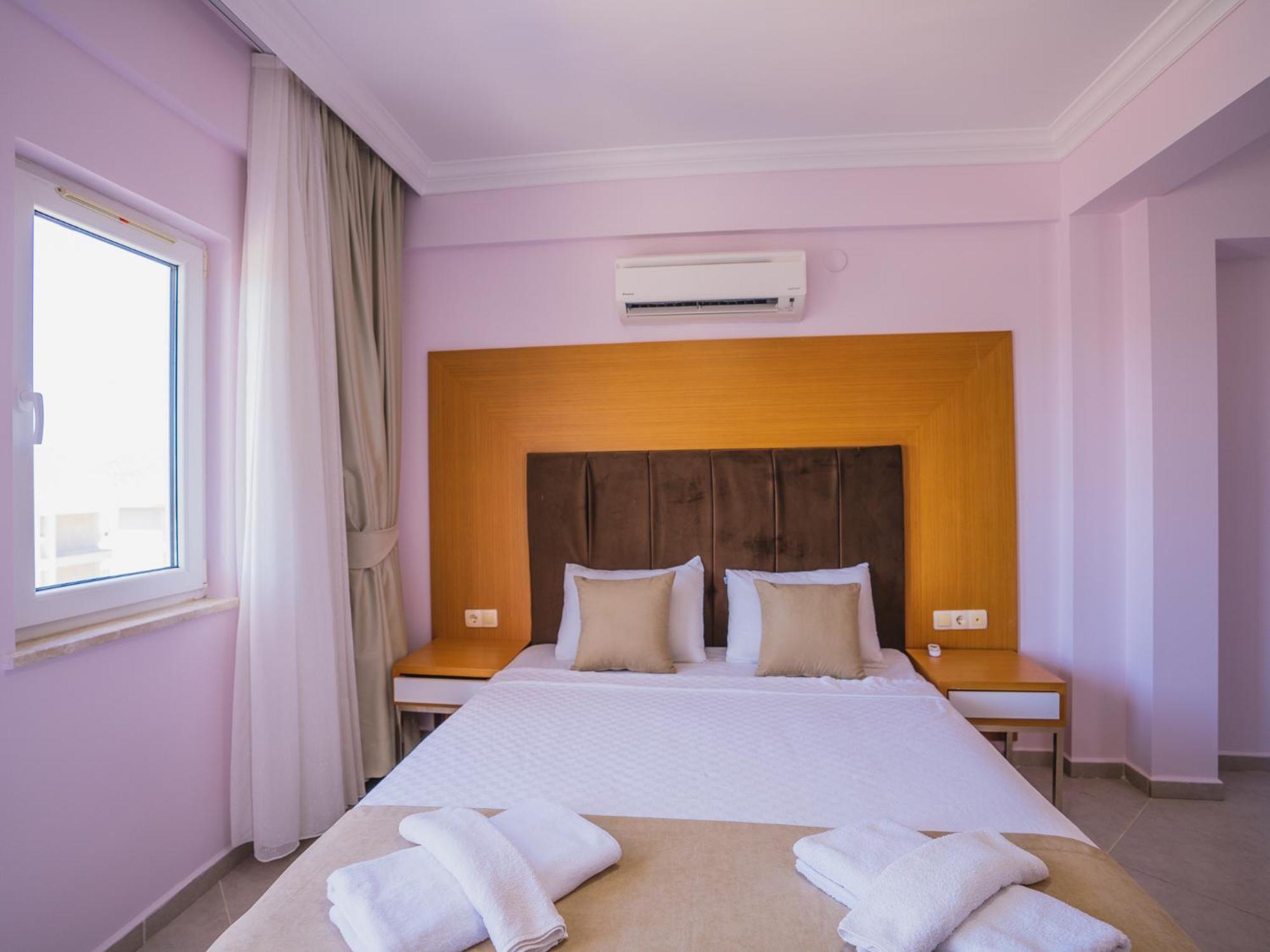 Ovacikta 3+1 Oezel Havuzlu Royal 15 Villa