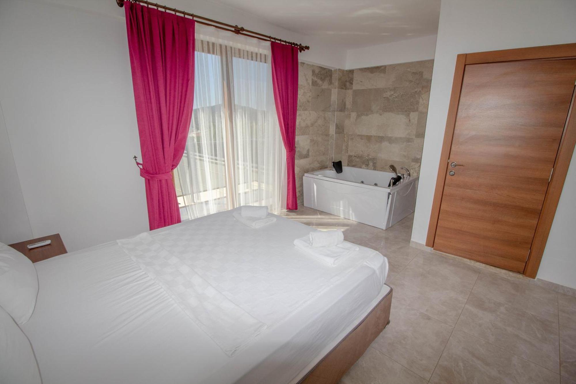 Nisa Villa, Oezel Havuzlu,