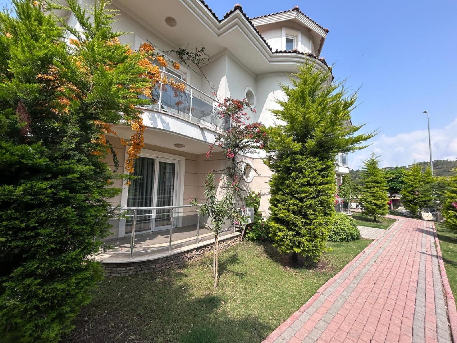 Calish Duplex