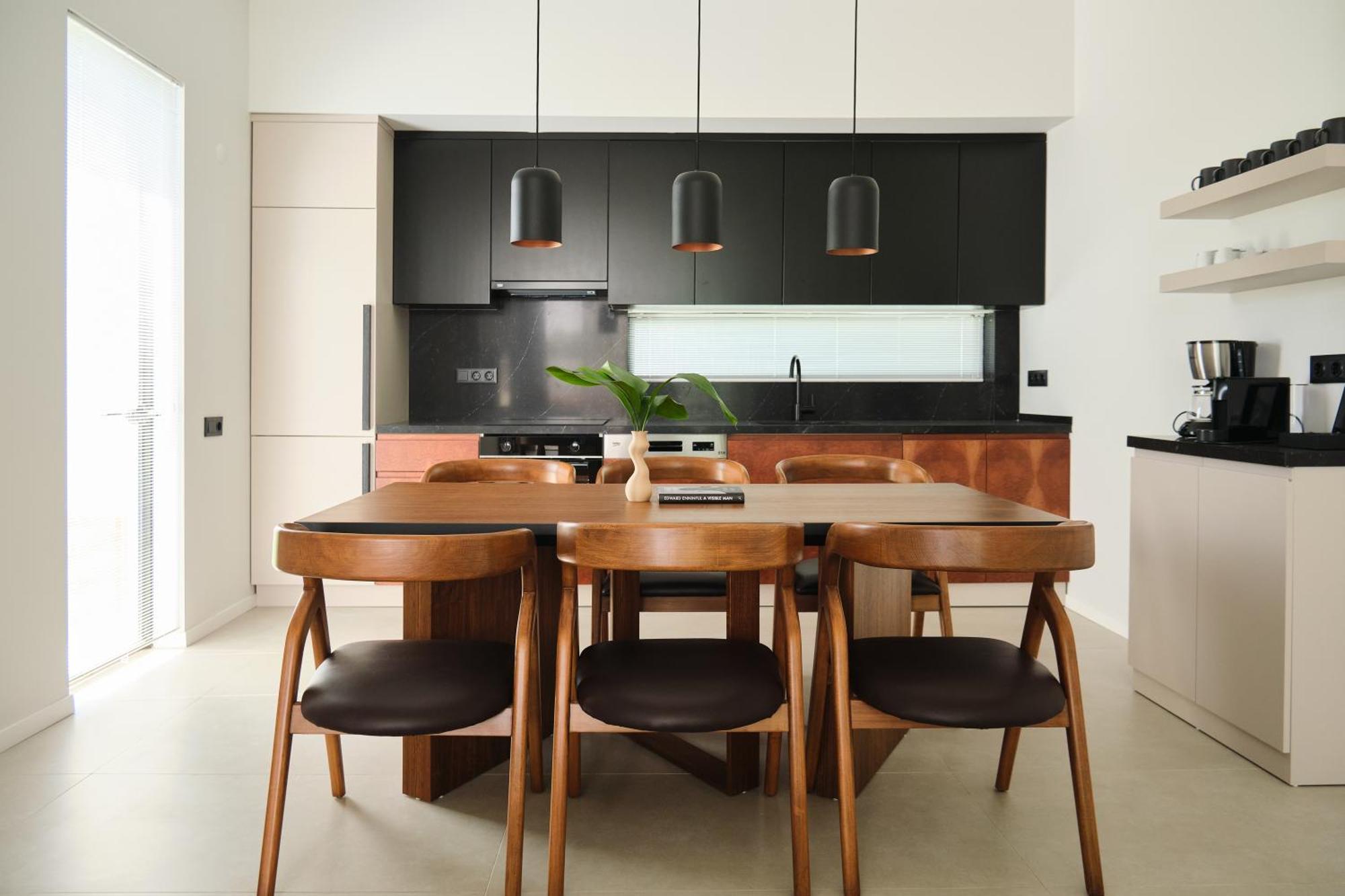 Ashta / Color Block