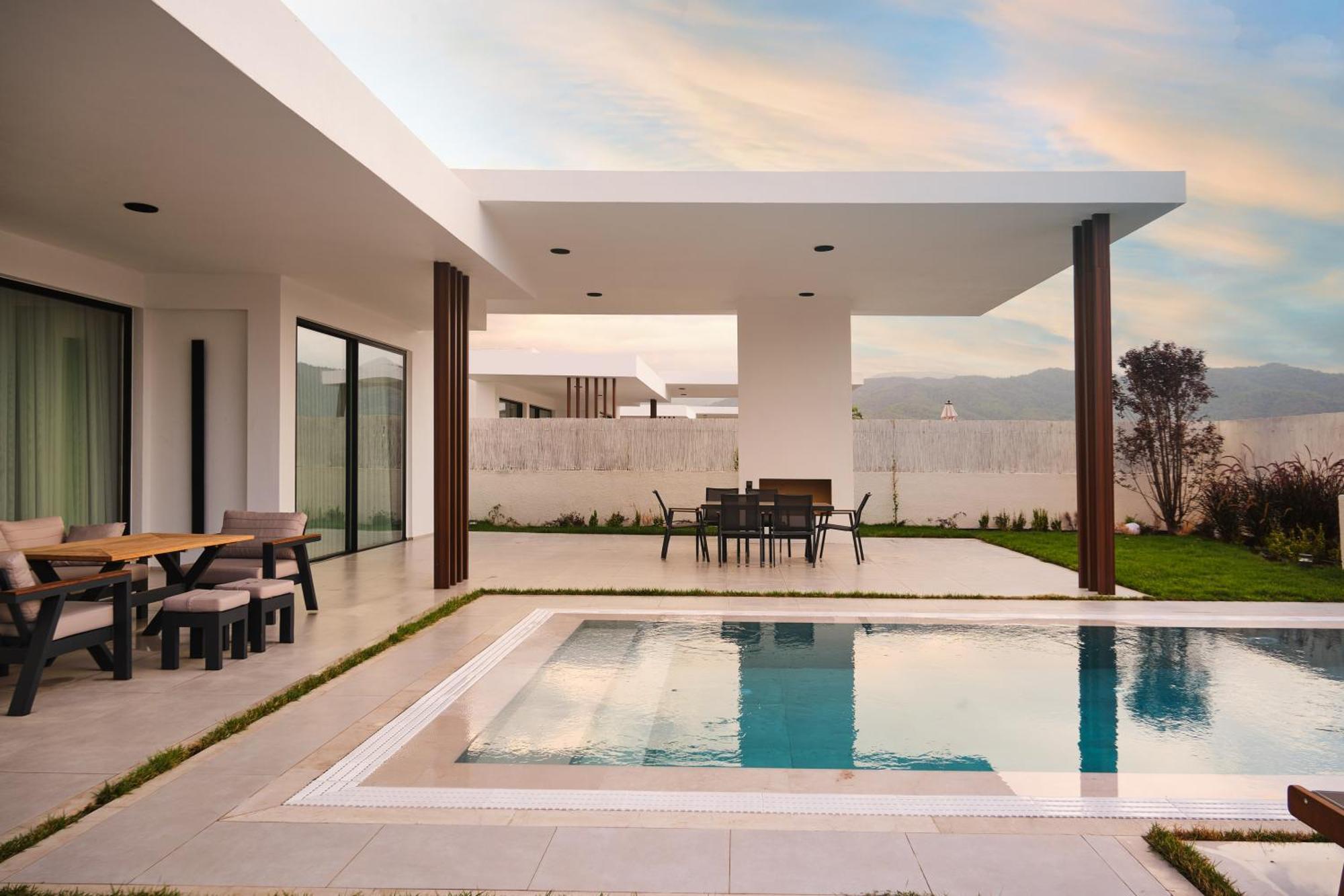 Villa Ashta / Color Block *