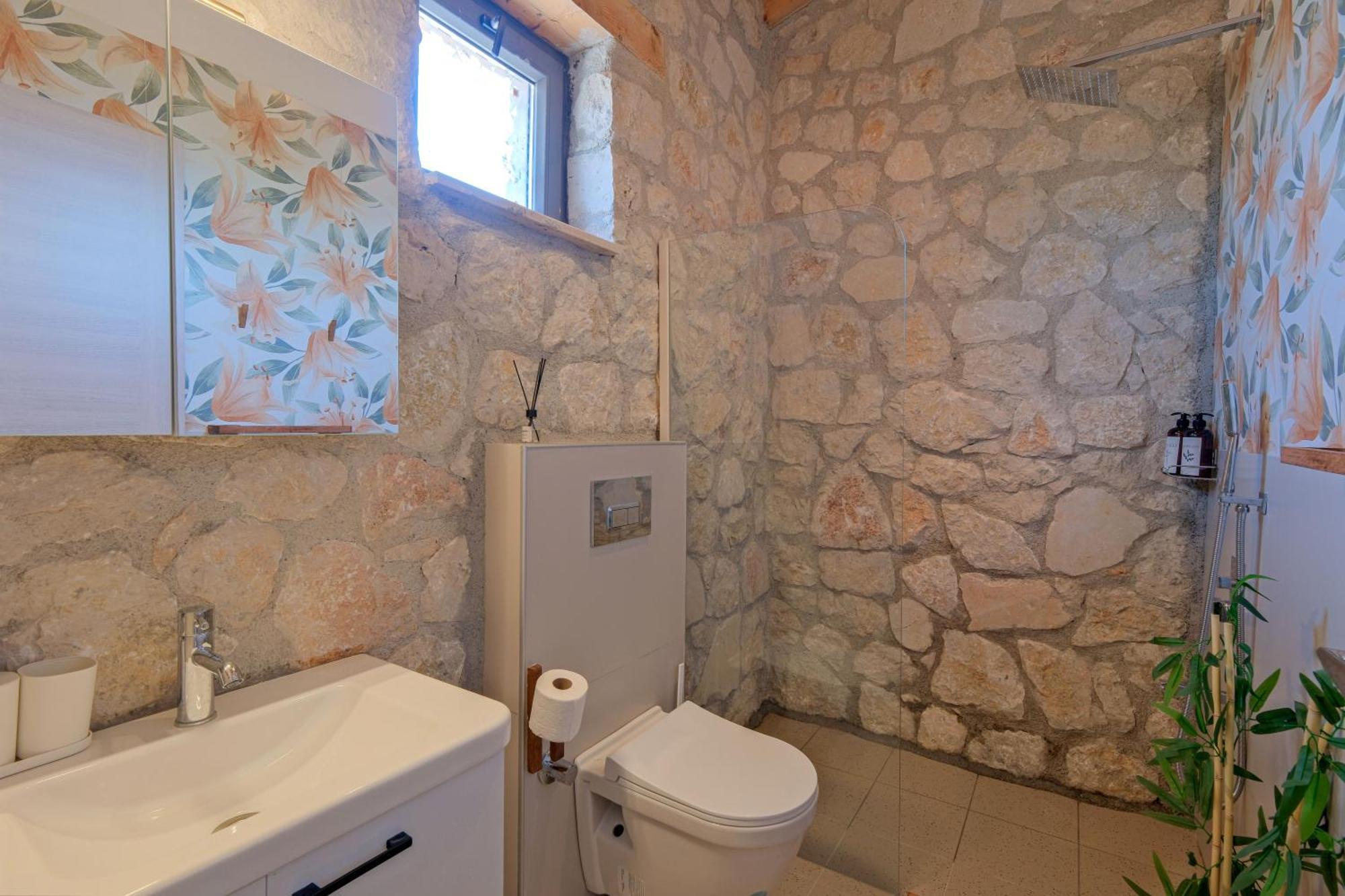 Villa Nomade Seydikemer Korunakli Havuzlu Muhafazakar