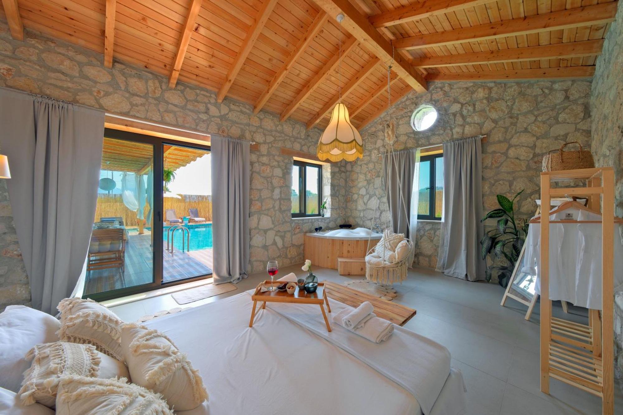 Nomade Seydikemer Korunakli Havuzlu Muhafazakar Villa *