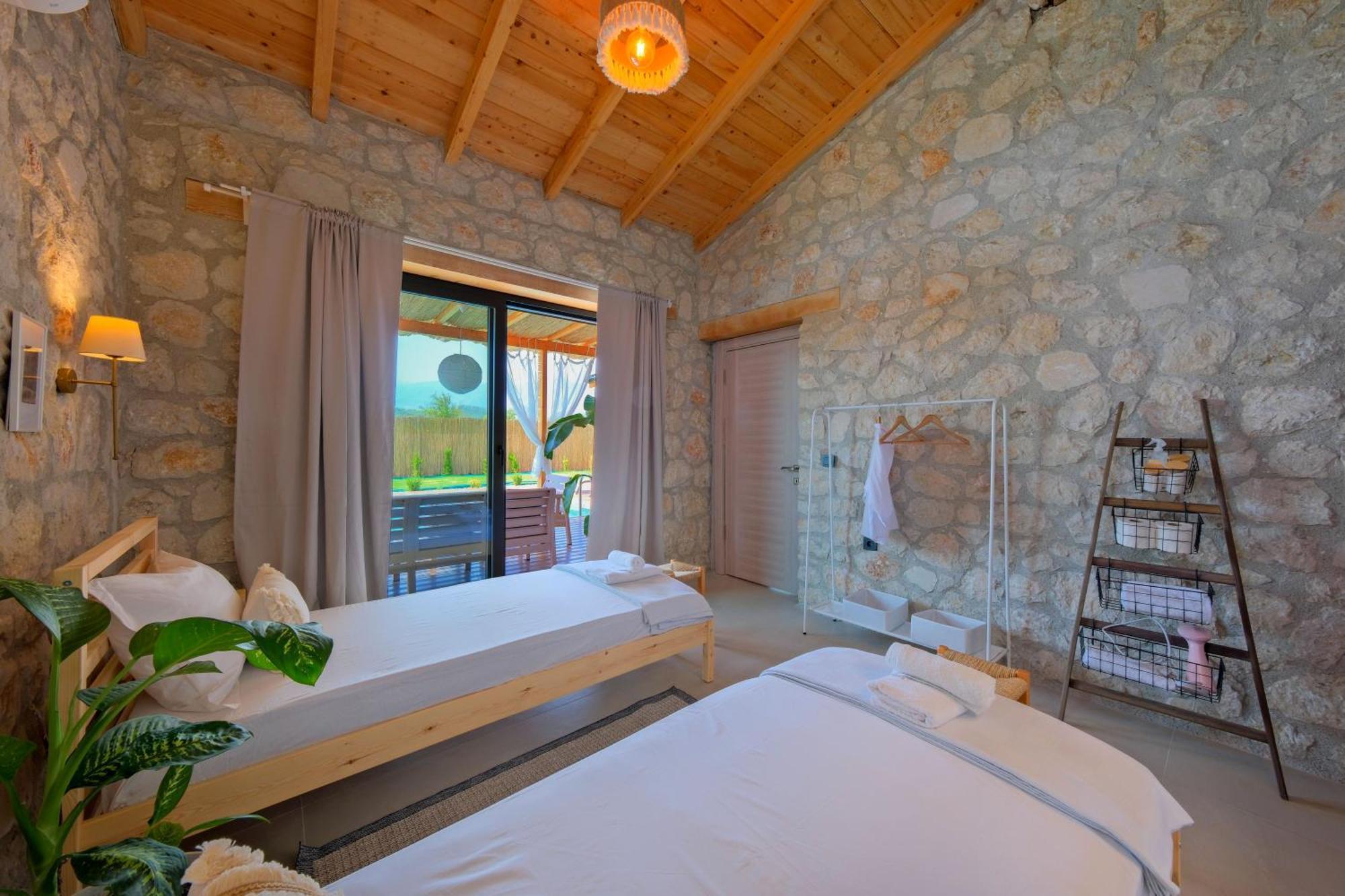 Nomade Seydikemer Korunakli Havuzlu Muhafazakar Villa