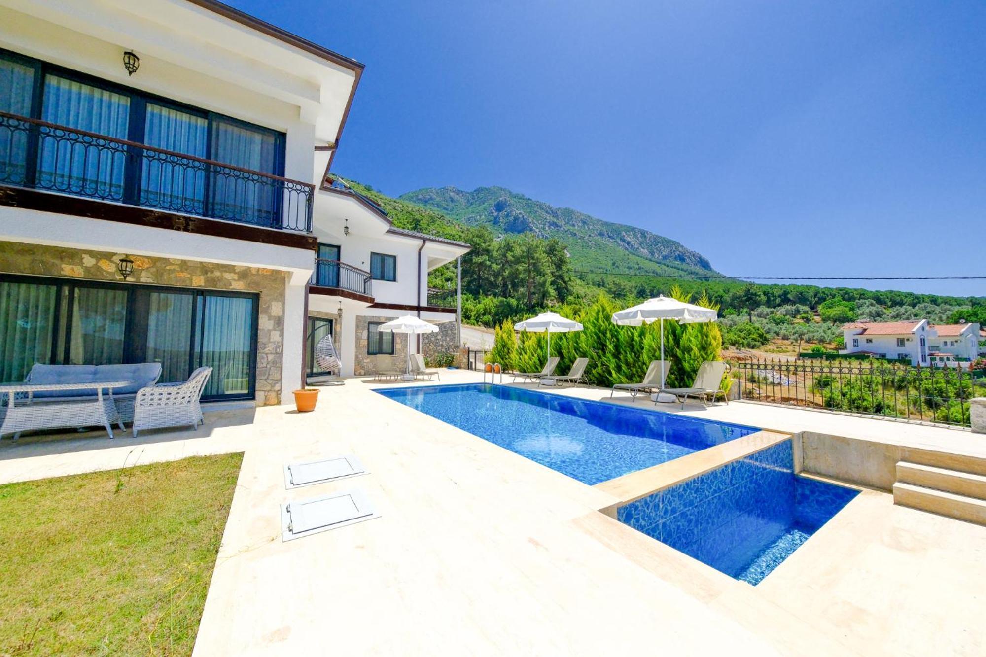 Villa Mediterranean Breeze - Family-friendly Luxury - By Sunworld *